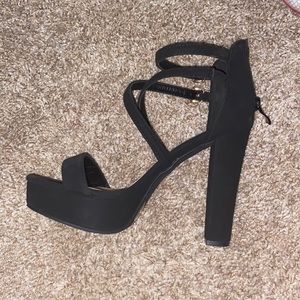 Size 6 / Never worn except to try on
